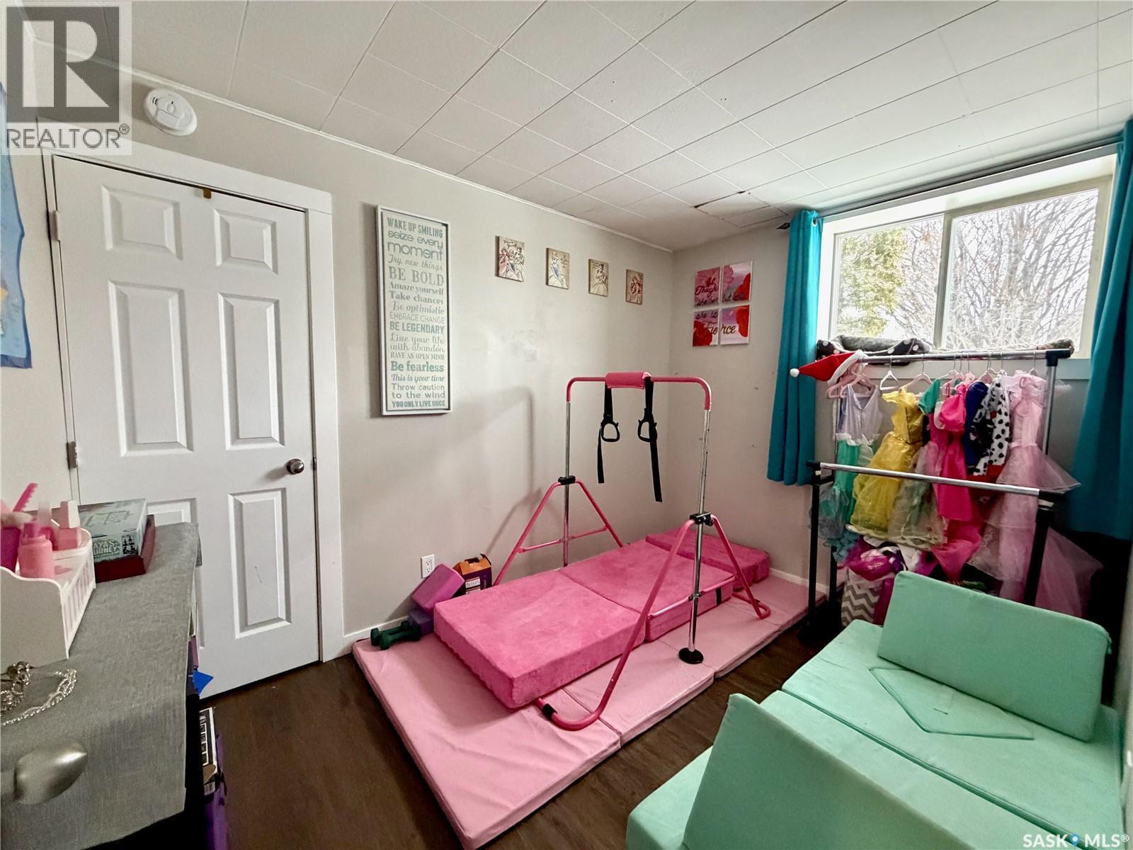 338 V Avenue S, Saskatoon, SK - Indoor