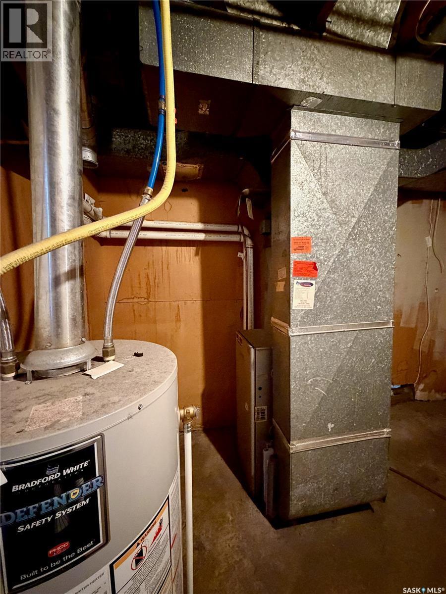 338 V Avenue S, Saskatoon, SK - Indoor