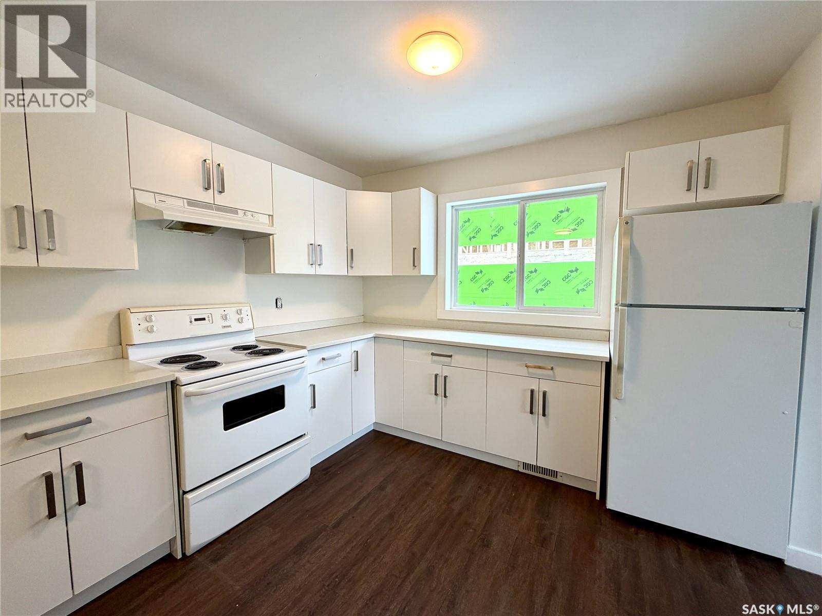 338 V Avenue S, Saskatoon, SK - Indoor Photo Showing Kitchen