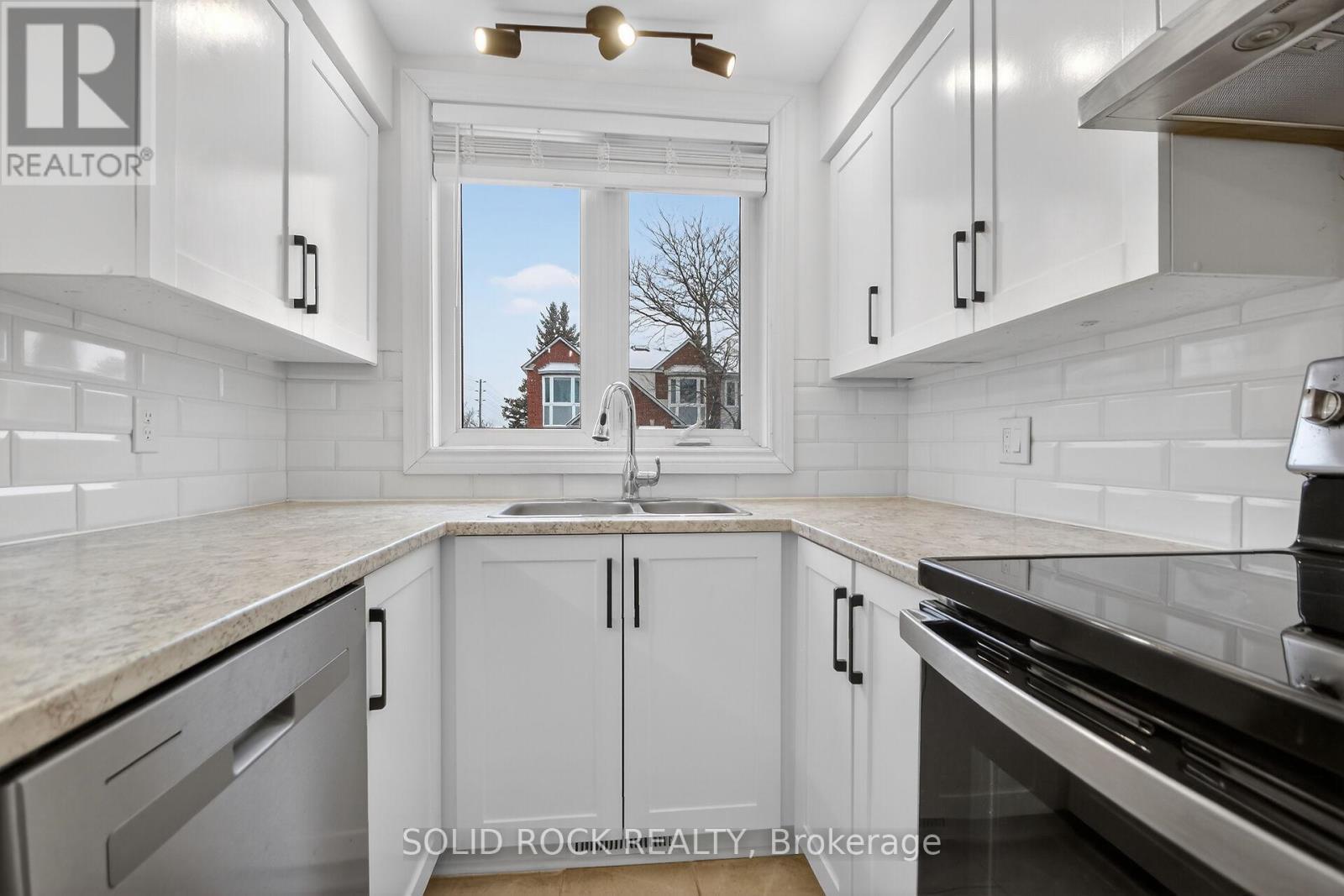 35 - 360 Briston Private, Ottawa, ON - Indoor Photo Showing Kitchen With Double Sink