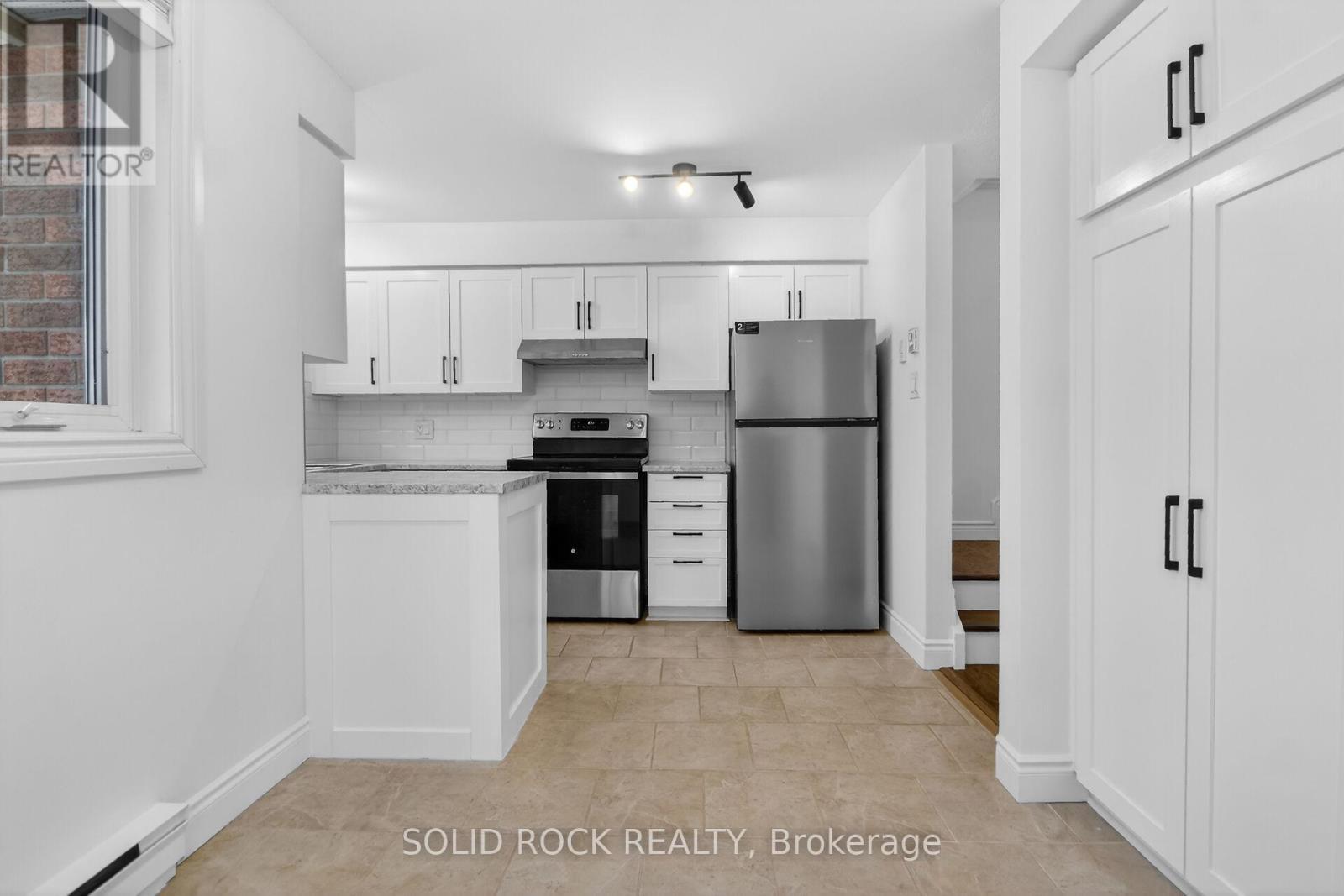 35 - 360 Briston Private, Ottawa, ON - Indoor Photo Showing Kitchen