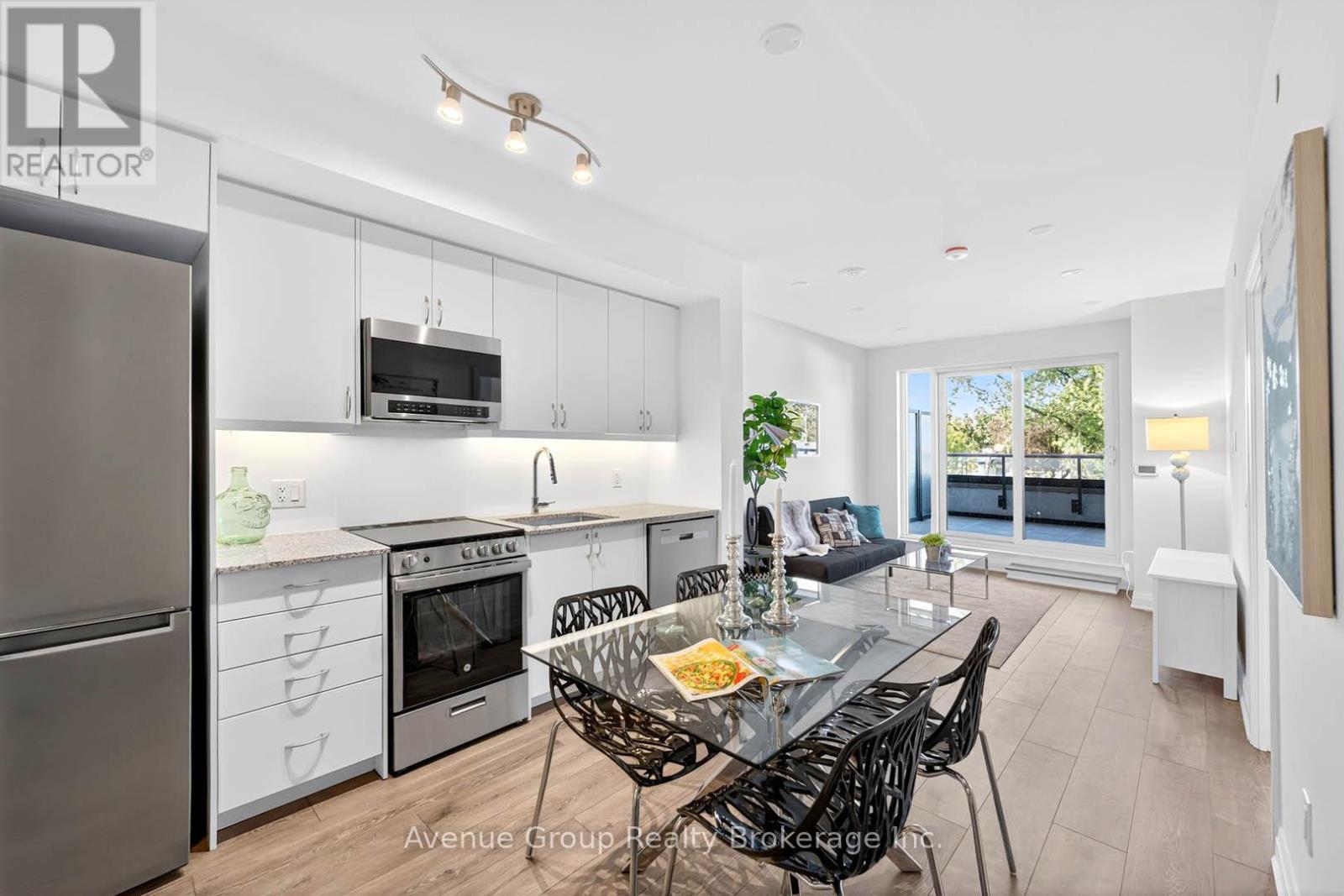 211 - 700 Sheppard Avenue W, Toronto, ON - Indoor