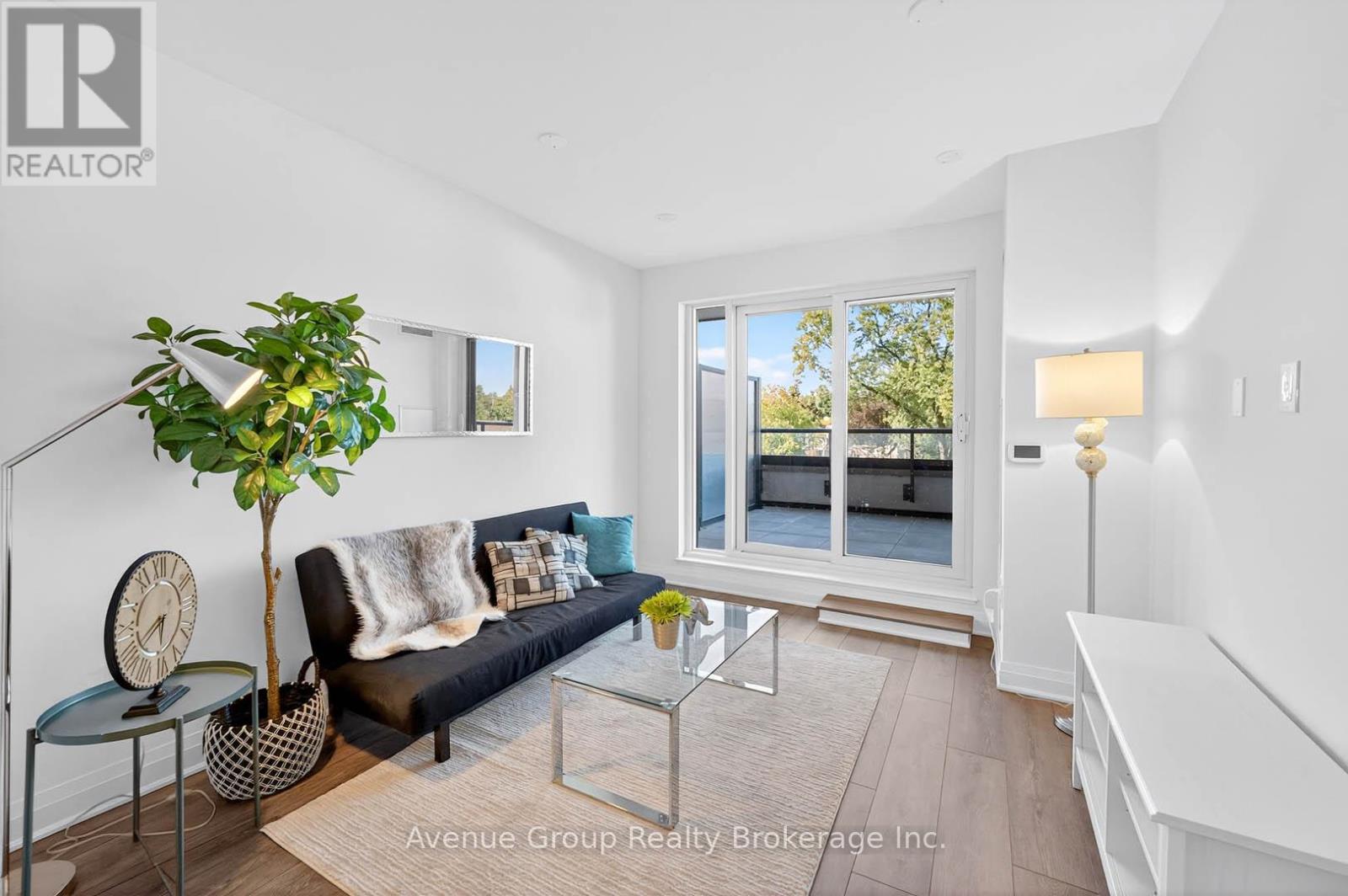 211 - 700 Sheppard Avenue W, Toronto, ON - Indoor