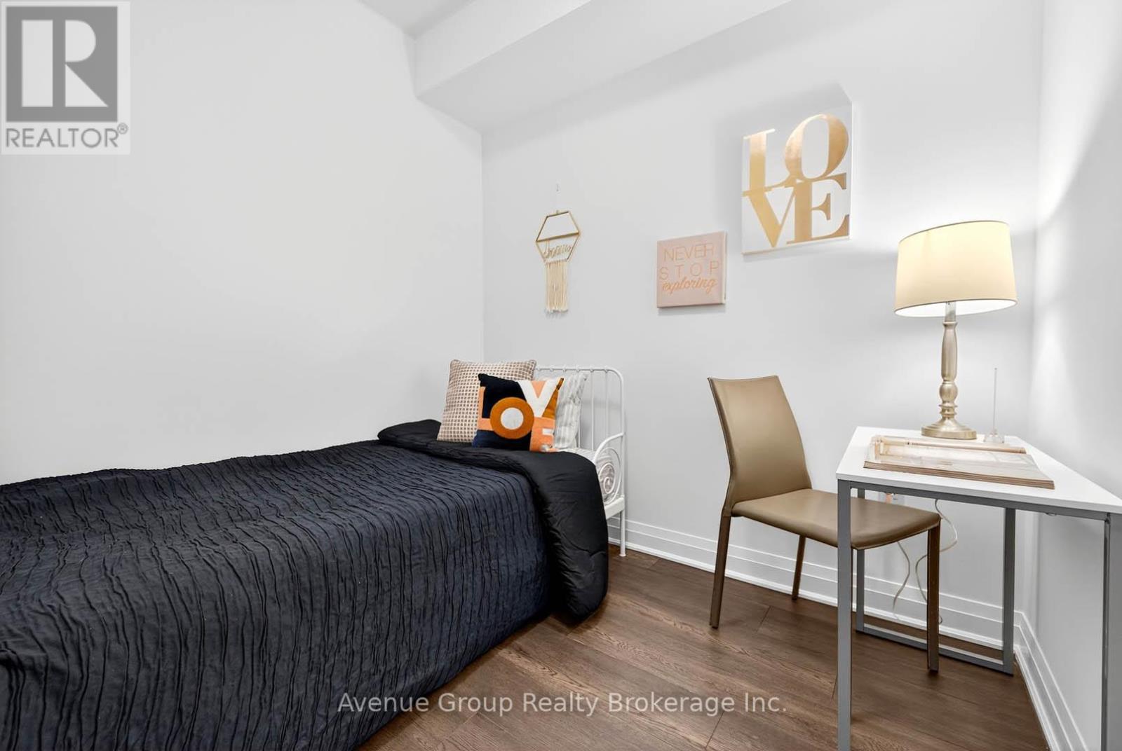 202 - 700 Sheppard Avenue W, Toronto, ON - Indoor Photo Showing Bedroom