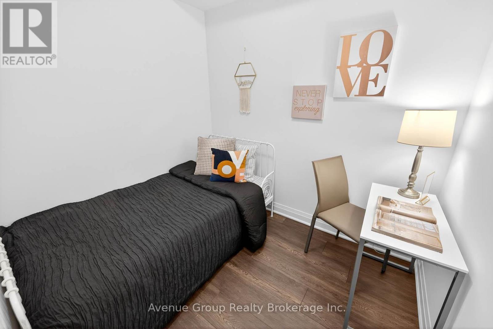 202 - 700 Sheppard Avenue W, Toronto, ON - Indoor Photo Showing Bedroom