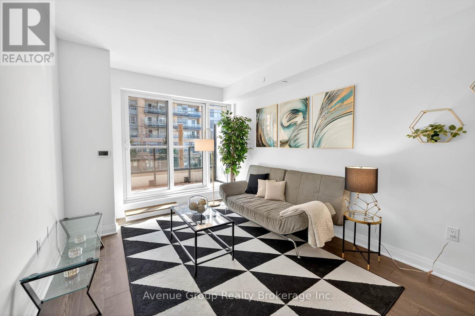 202 - 700 Sheppard Avenue W, Toronto, ON - Indoor