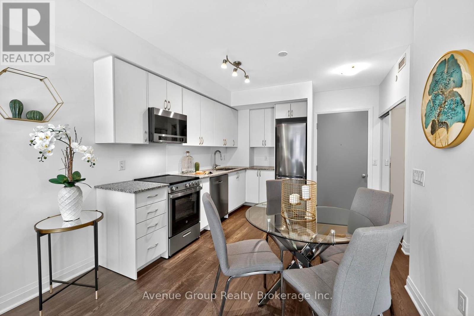 202 - 700 Sheppard Avenue W, Toronto, ON - Indoor