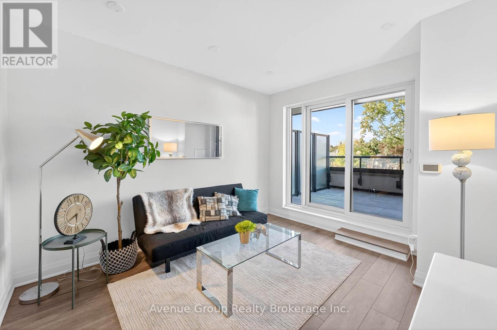 310 - 700 Sheppard Avenue W, Toronto, ON - Indoor Photo Showing Living Room