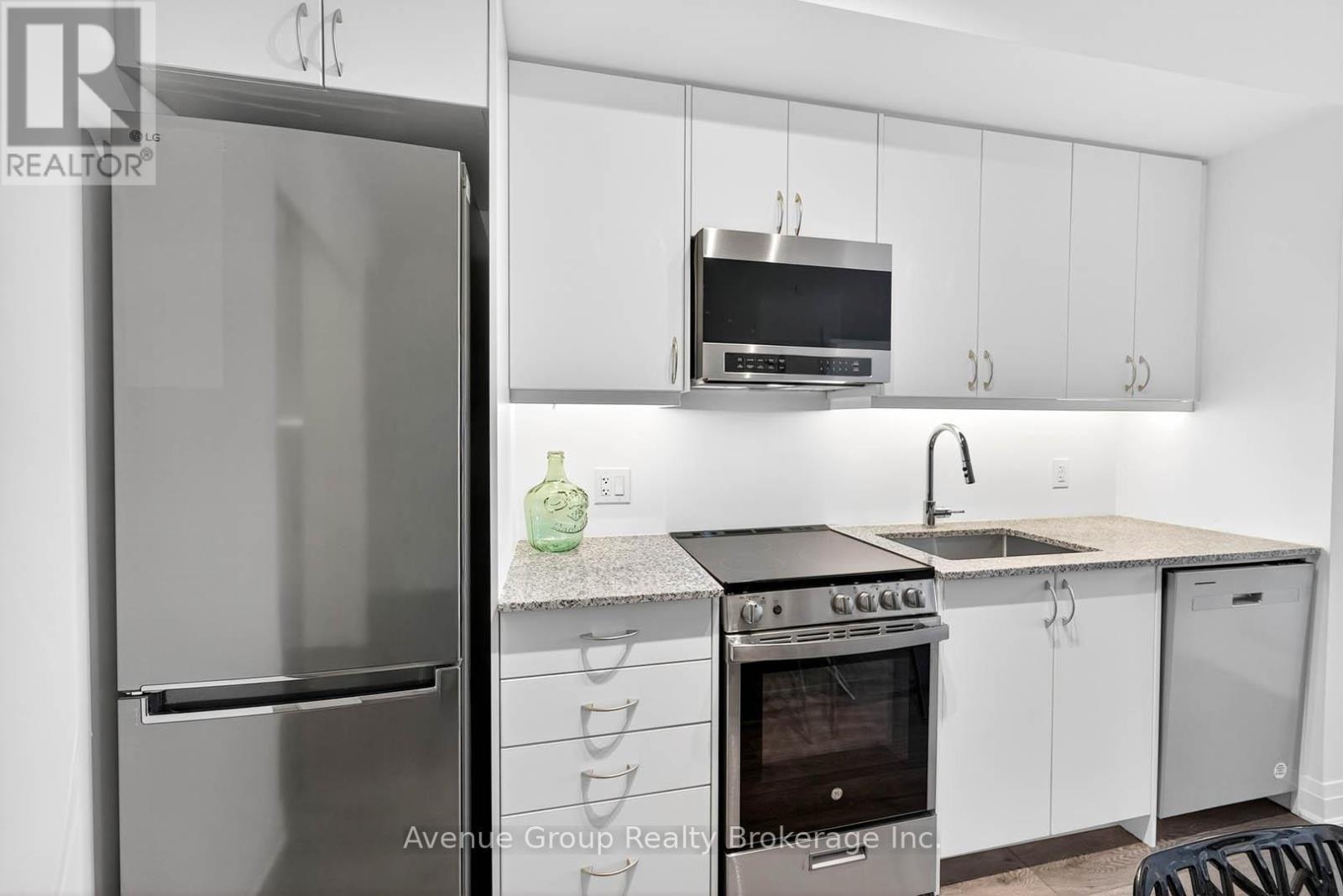 310 - 700 Sheppard Avenue W, Toronto, ON - Indoor Photo Showing Kitchen