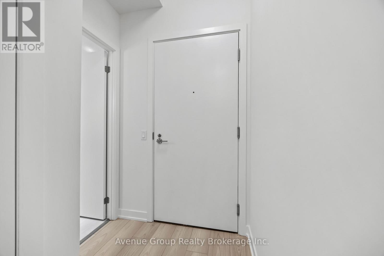 210 - 110 Broadway Avenue, Toronto, ON - Indoor Photo Showing Other Room