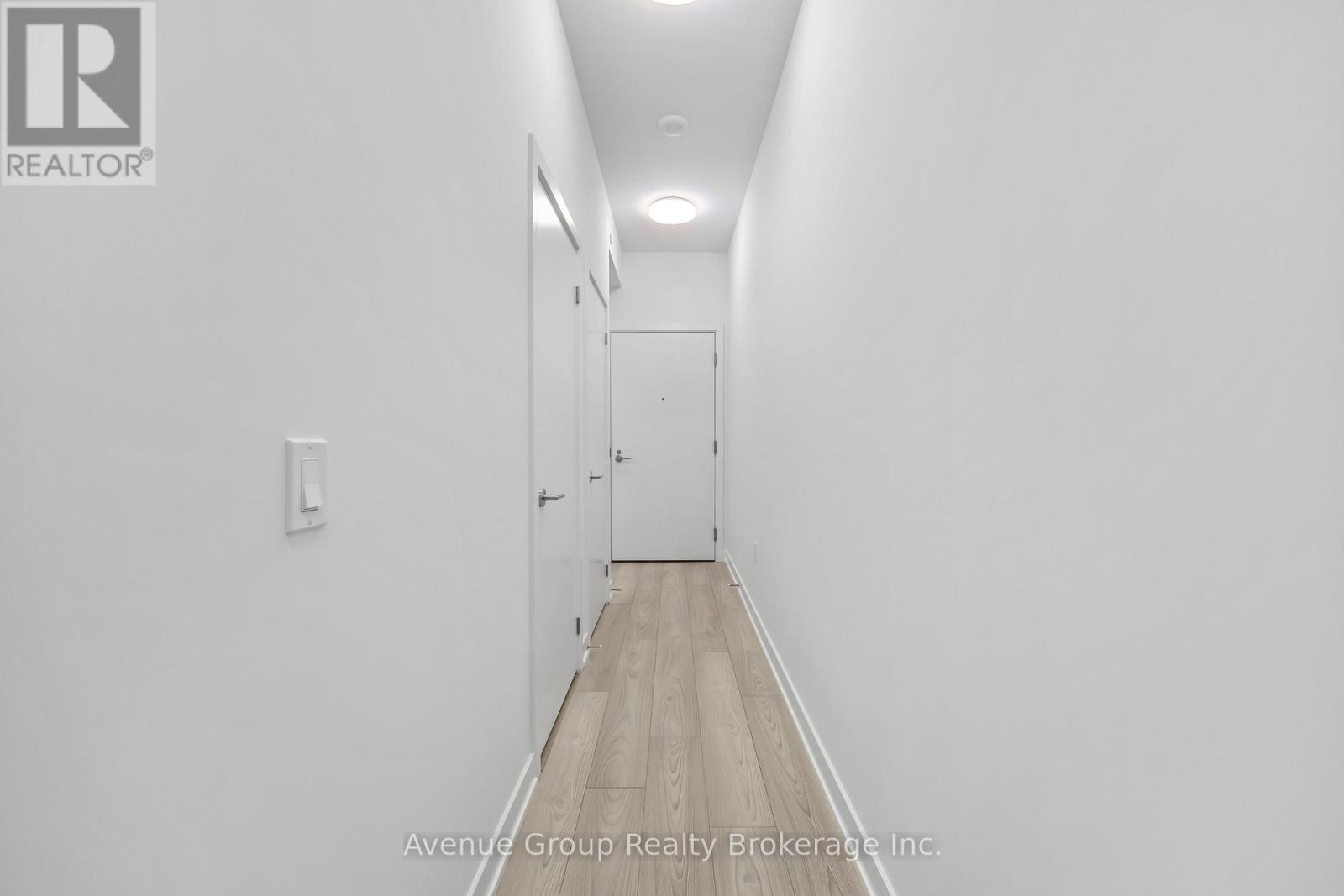 210 - 110 Broadway Avenue, Toronto, ON - Indoor Photo Showing Other Room