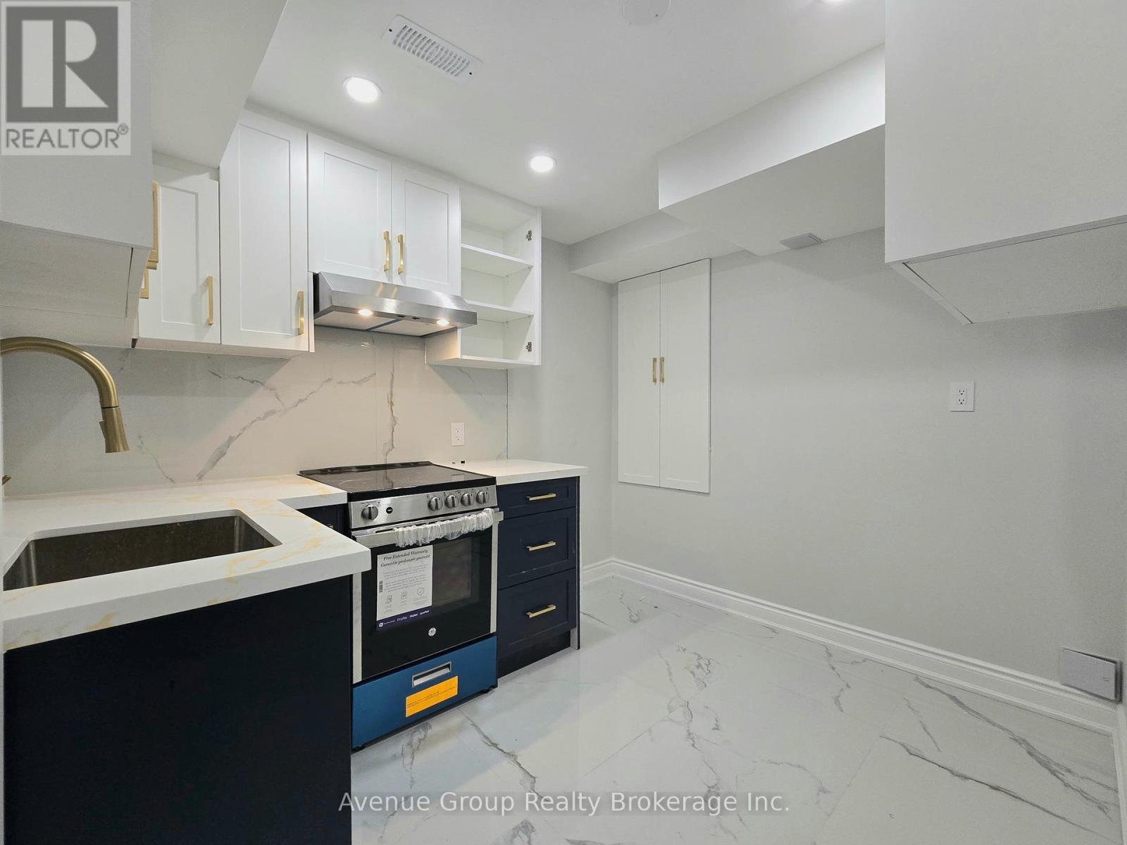 Lower - 38 Vipond Road, Whitby, ON - Indoor Photo Showing Kitchen