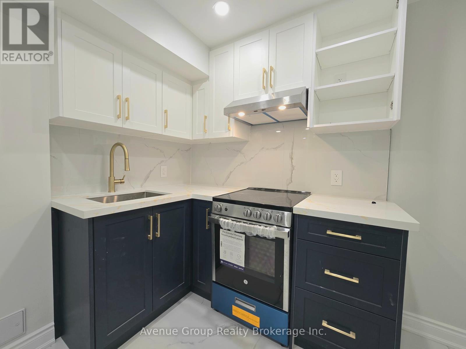 Lower - 38 Vipond Road, Whitby, ON - Indoor Photo Showing Kitchen