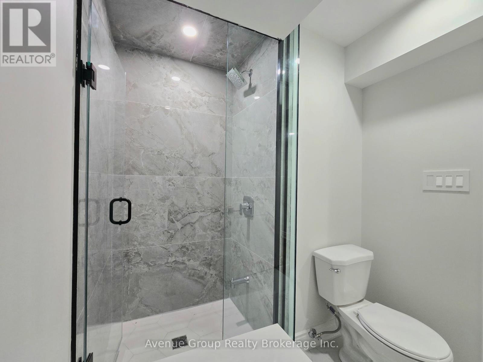 Lower - 38 Vipond Road, Whitby, ON - Indoor Photo Showing Bathroom