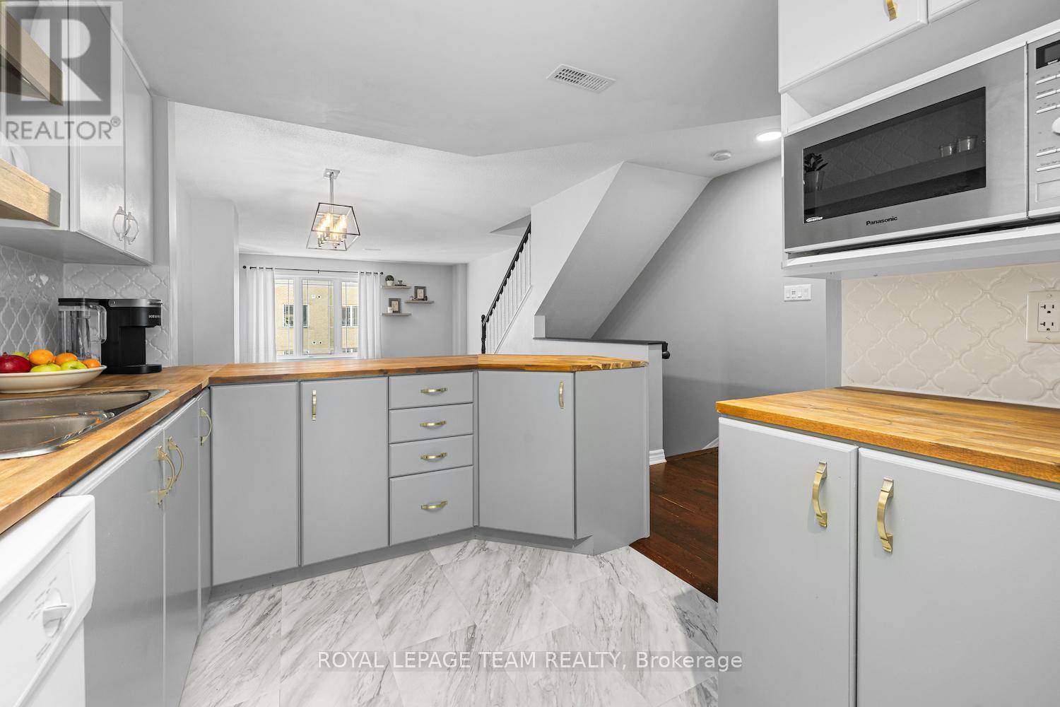 239 Paseo Private, Ottawa, ON - Indoor Photo Showing Kitchen