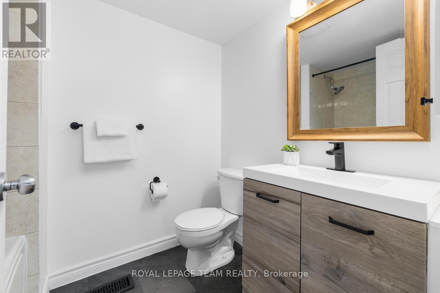 239 Paseo Private, Ottawa, ON - Indoor Photo Showing Bathroom