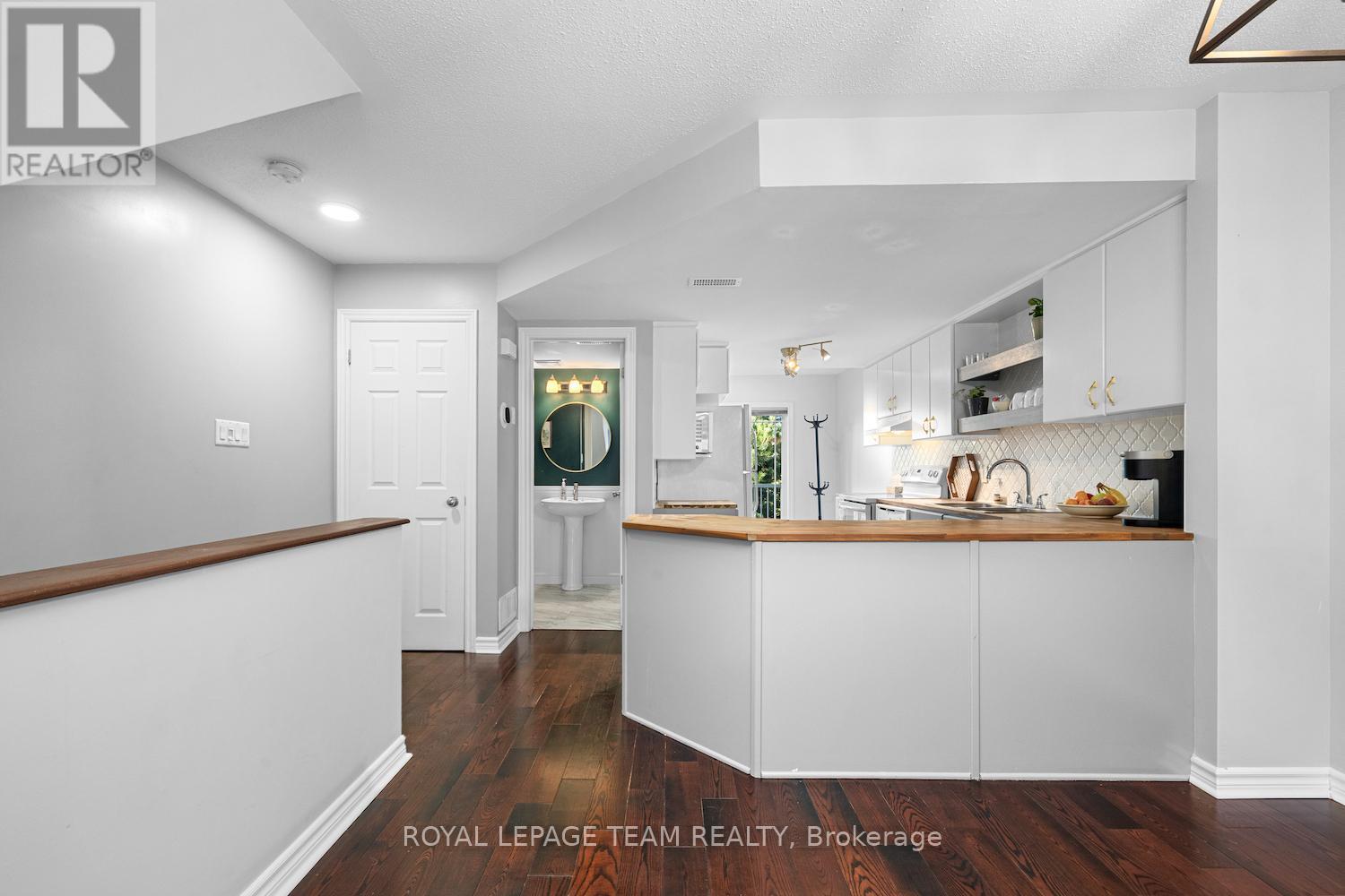 239 Paseo Private, Ottawa, ON - Indoor Photo Showing Kitchen