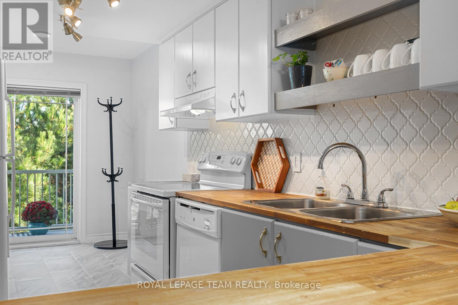 239 Paseo Private, Ottawa, ON - Indoor Photo Showing Kitchen With Double Sink