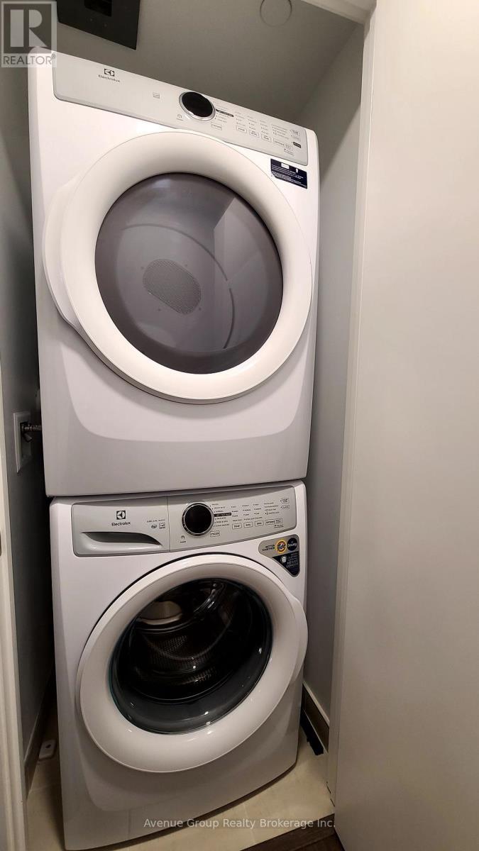 B-1510 - 7950 Bathurst Street, Vaughan, ON - Indoor Photo Showing Laundry Room