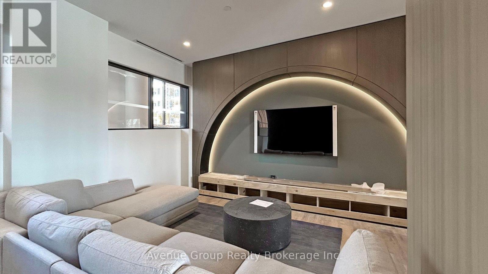 B-1510 - 7950 Bathurst Street, Vaughan, ON - Indoor