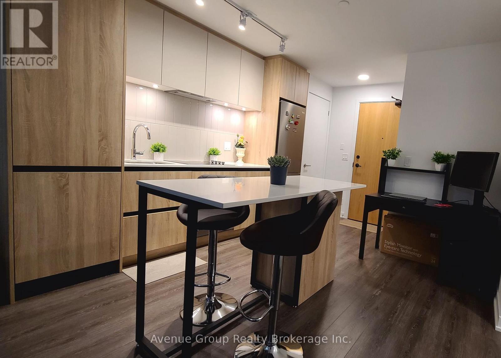 B-1510 - 7950 Bathurst Street, Vaughan, ON - Indoor