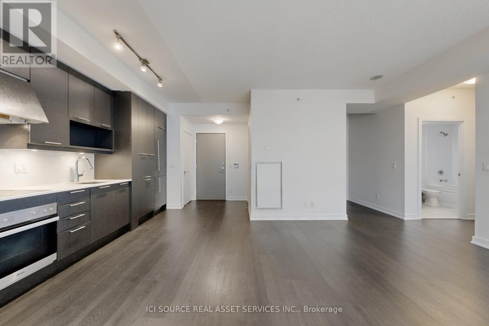 406 - 30 Nelson Street, Toronto, ON - Indoor Photo Showing Kitchen