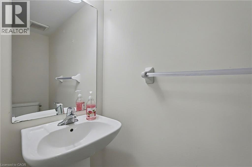 470 Linden Drive Unit# 40, Cambridge, ON - Indoor Photo Showing Bathroom