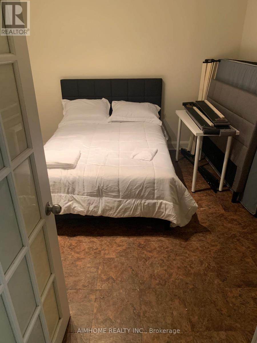 197 Finch Avenue E, Toronto, ON - Indoor Photo Showing Bedroom