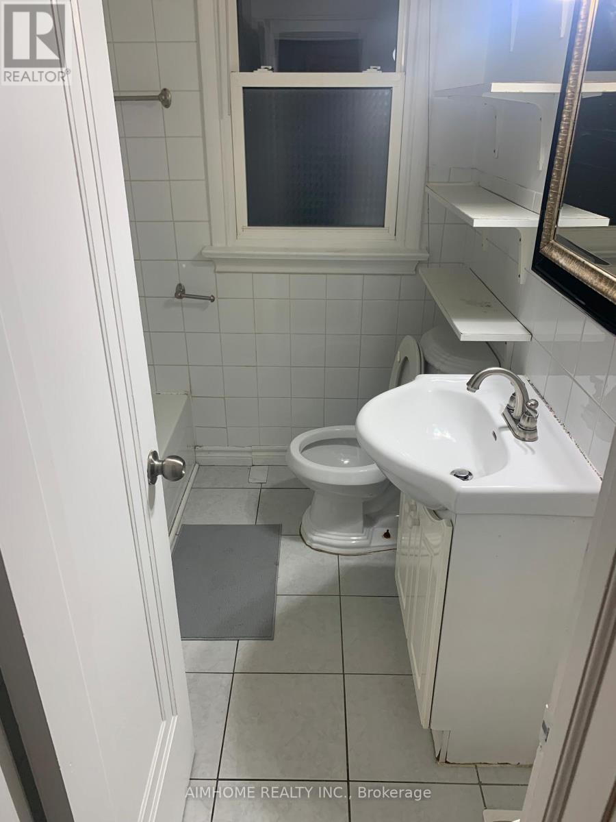 197 Finch Avenue E, Toronto, ON - Indoor Photo Showing Bathroom