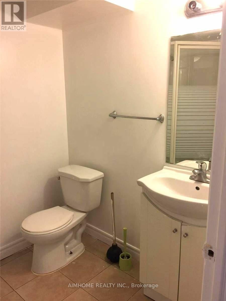 197 Finch Avenue E, Toronto, ON - Indoor Photo Showing Bathroom