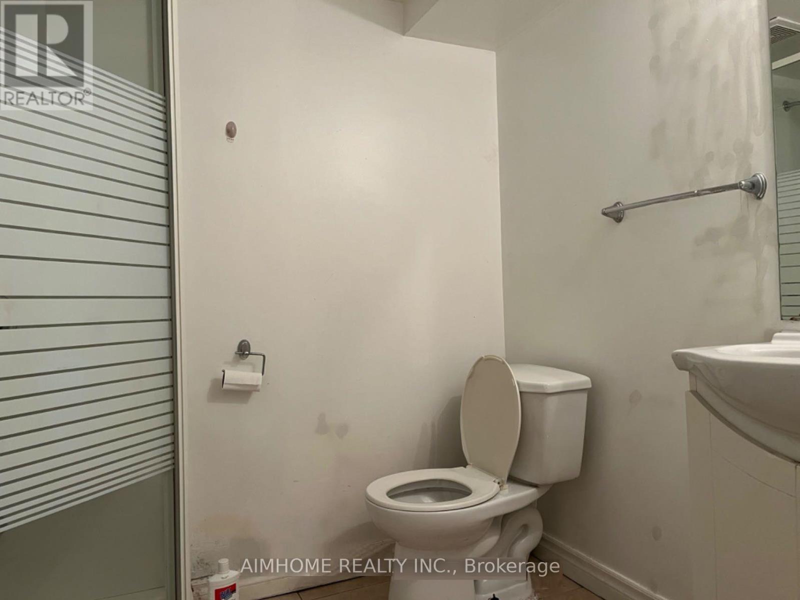 197 Finch Avenue E, Toronto, ON - Indoor Photo Showing Bathroom