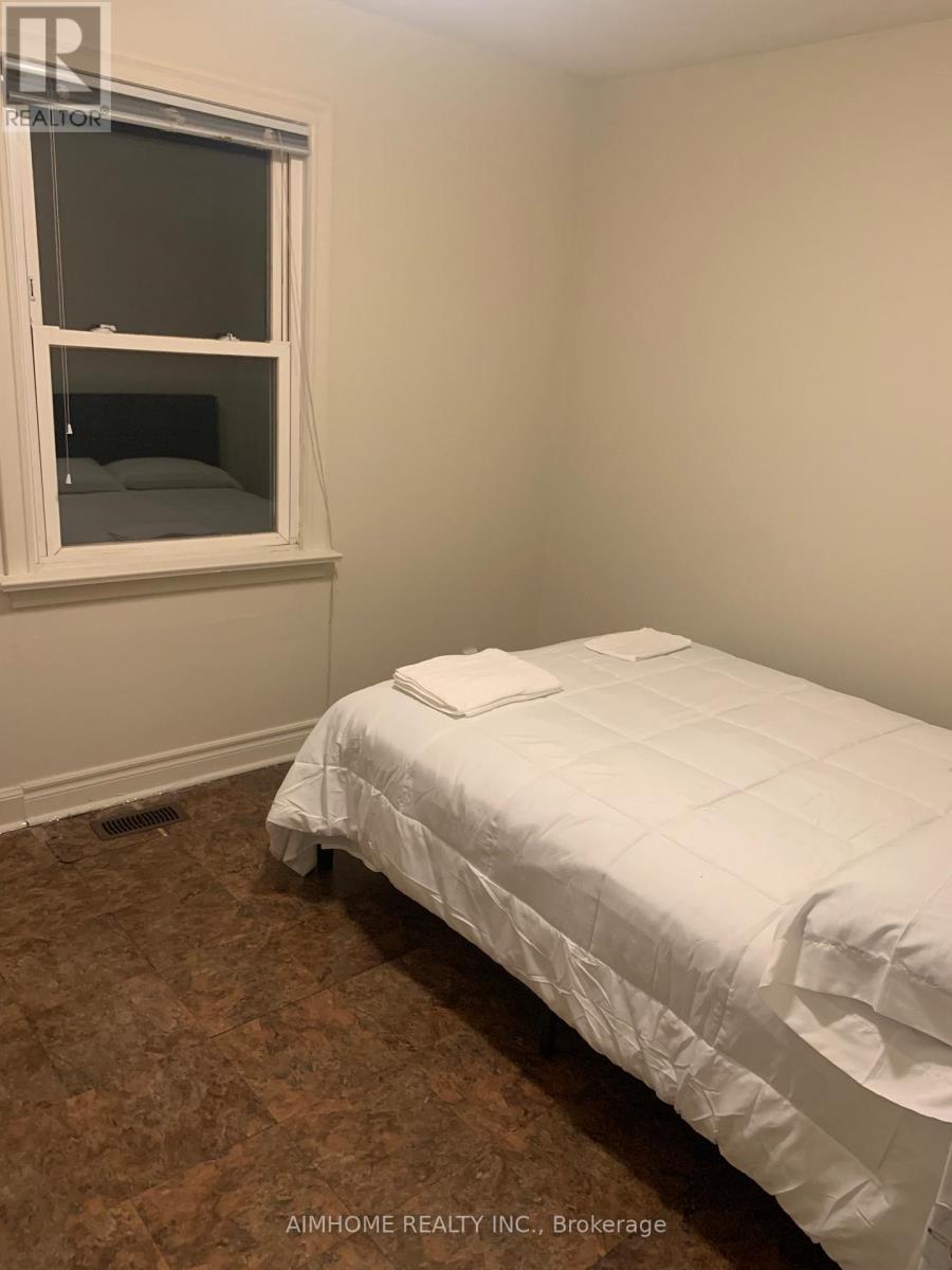 197 Finch Avenue E, Toronto, ON - Indoor Photo Showing Bedroom