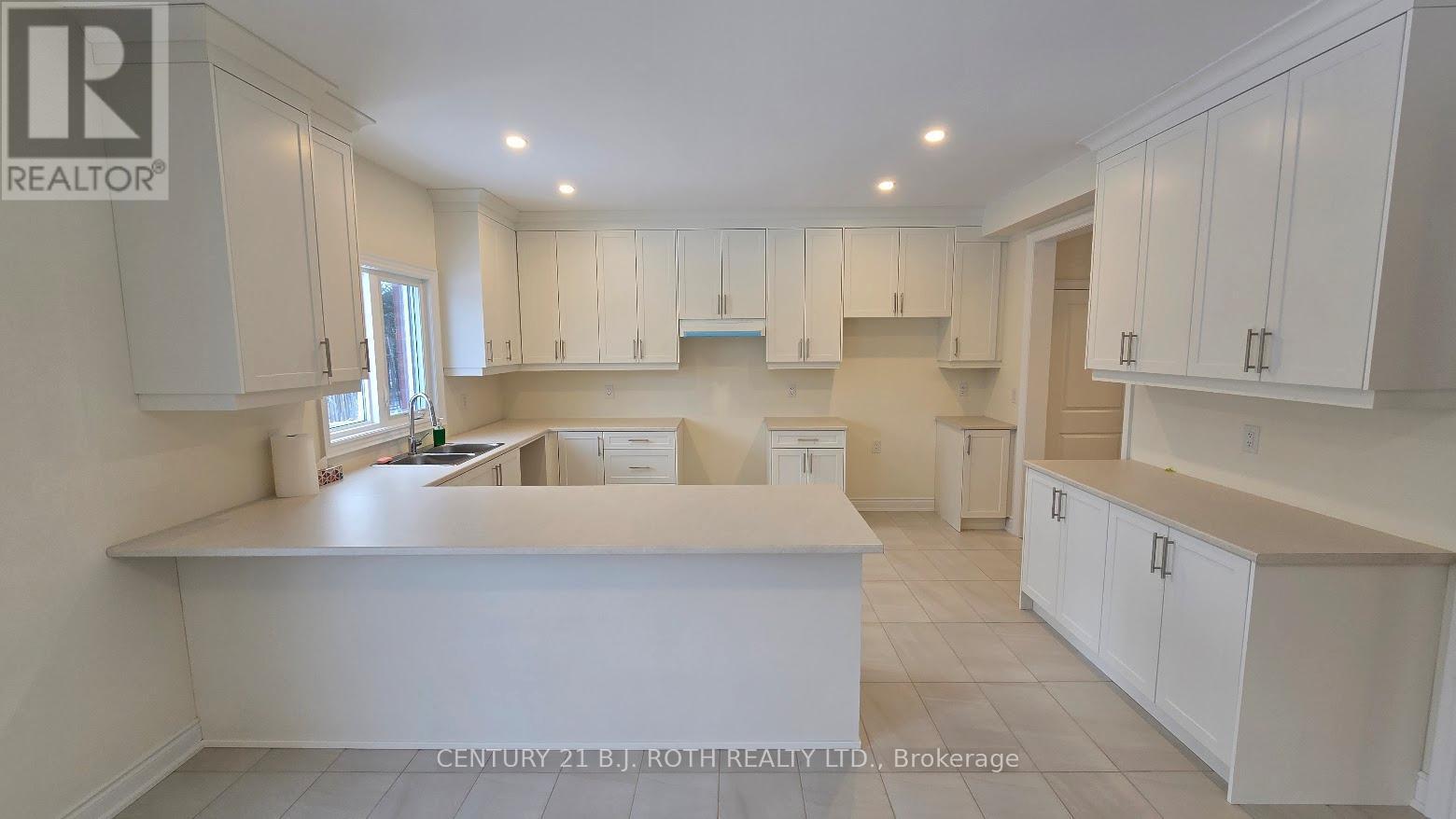 61 Ruby Ridge, Oro-Medonte, ON - Indoor Photo Showing Kitchen With Double Sink