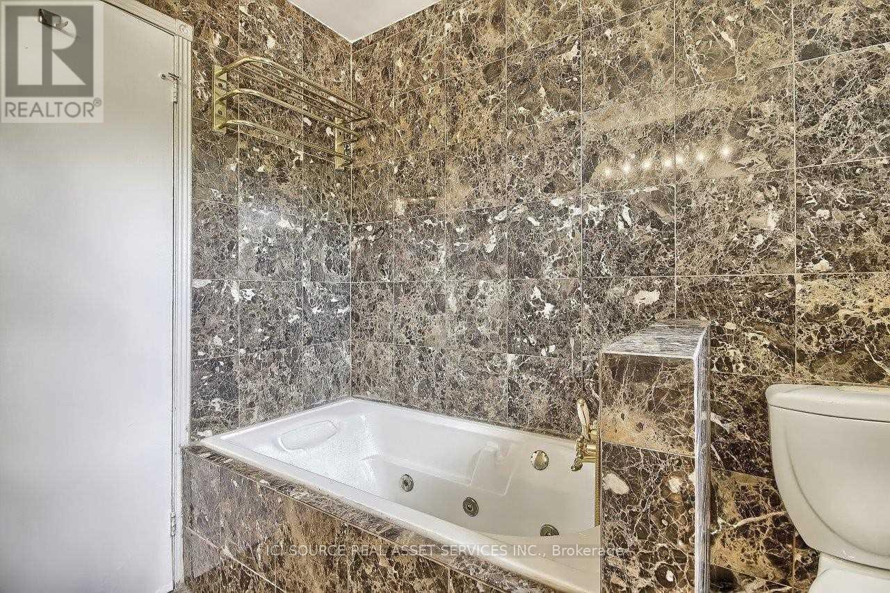 29 Bucks Green Road, Markham, ON - Indoor Photo Showing Bathroom