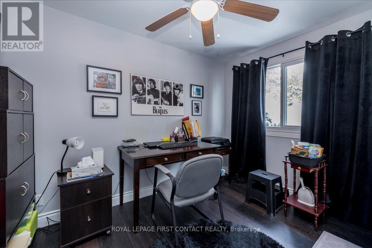 Bedroom 3 - 10 South Boulevard, Innisfil, ON - Indoor Photo Showing Office