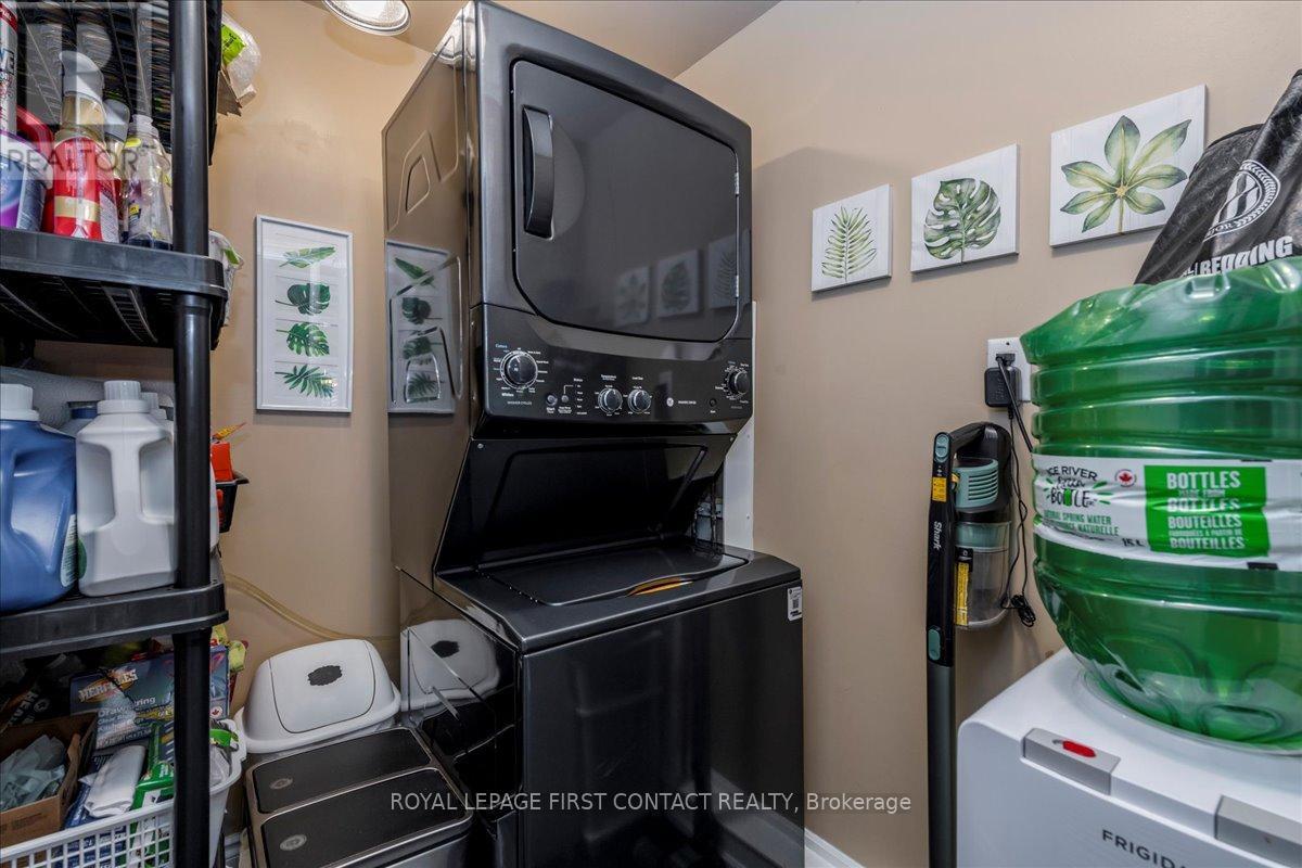 Laundry room - 10 South Boulevard, Innisfil, ON - Indoor Photo Showing Laundry Room