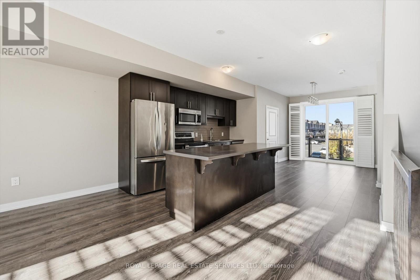 Island with Breakfast Bar Ideal for Casual Dining - 85 Esplanade Lane, Grimsby, ON - Indoor Photo Showing Kitchen With Stainless Steel Kitchen With Upgraded Kitchen