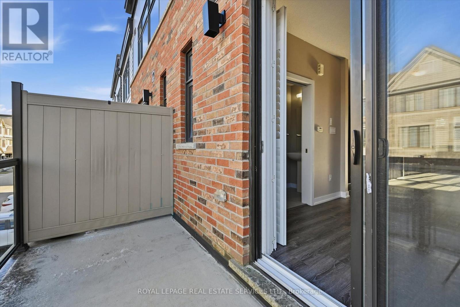 Private Balcony with Glass Panels - 85 Esplanade Lane, Grimsby, ON - Outdoor With Exterior