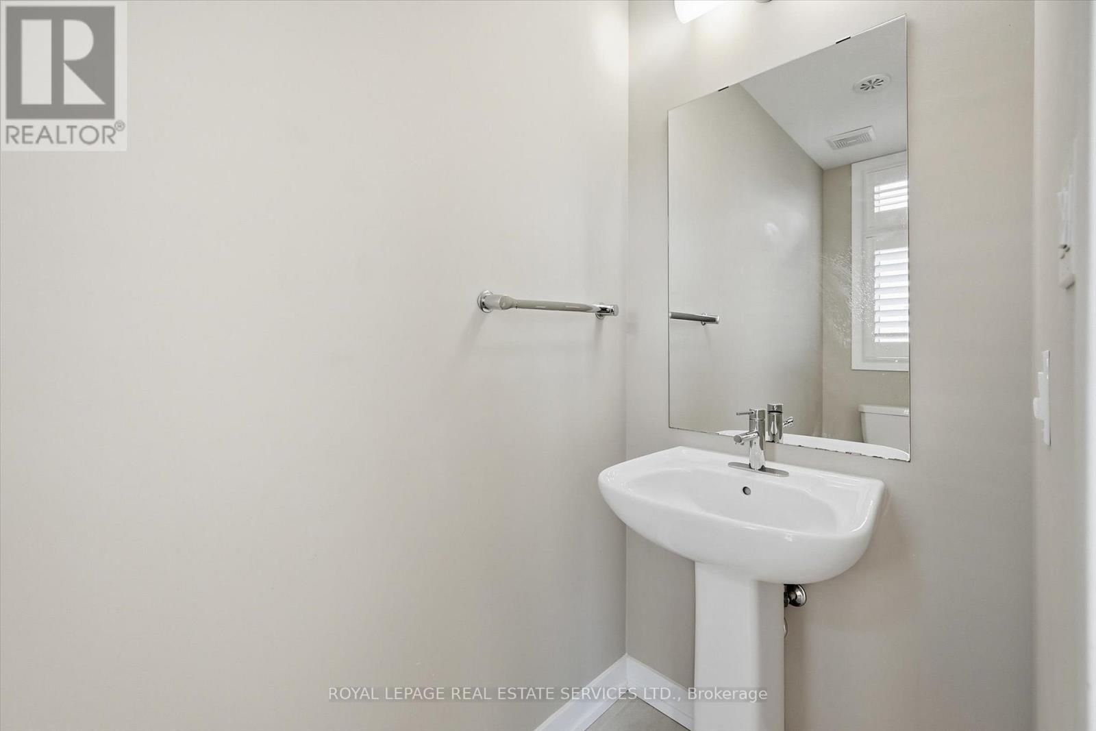 Powder Room - 85 Esplanade Lane, Grimsby, ON - Indoor Photo Showing Bathroom