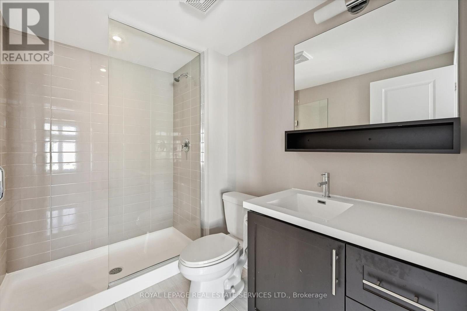 Spa-Inspired Three-Piece Primary Ensuite - 85 Esplanade Lane, Grimsby, ON - Indoor Photo Showing Bathroom