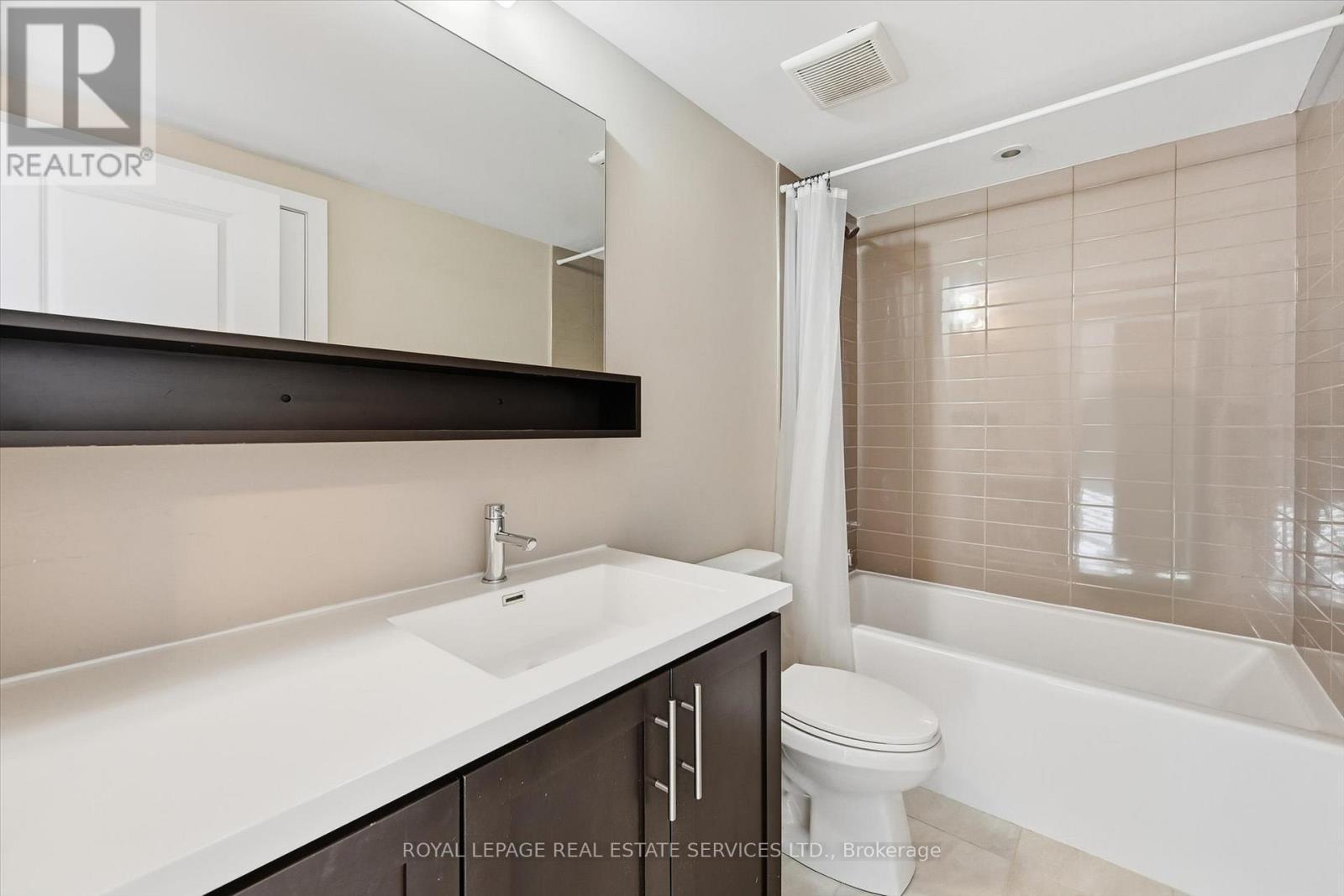 Luxurious Four-Piece Main Bathroom - 85 Esplanade Lane, Grimsby, ON - Indoor Photo Showing Bathroom