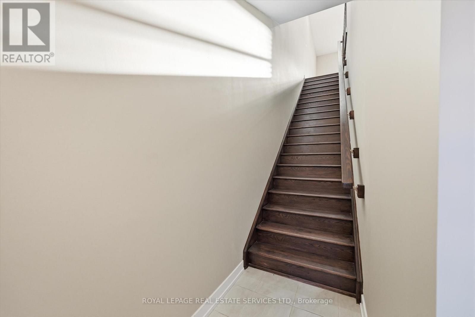 Hardwood Staircase Leads to the Second Level - 85 Esplanade Lane, Grimsby, ON - Indoor Photo Showing Other Room