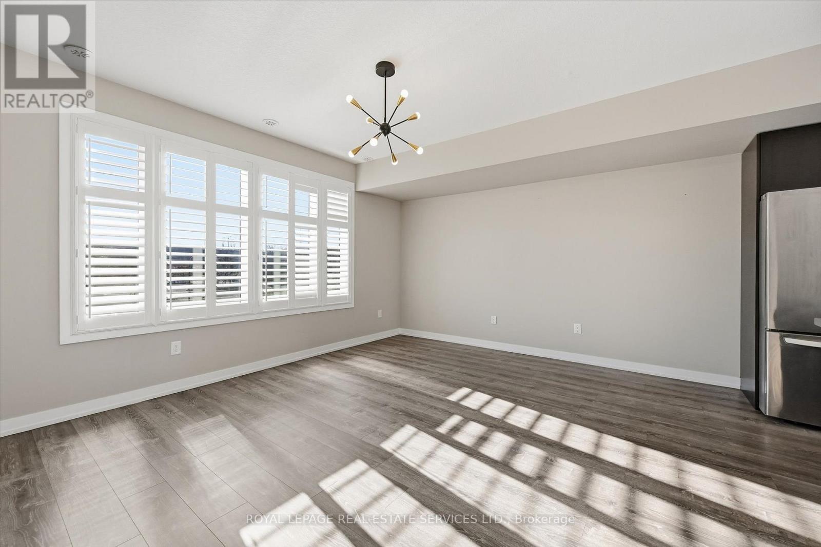 Expansive Living Room with a Large Picture Window - 85 Esplanade Lane, Grimsby, ON - Indoor Photo Showing Other Room