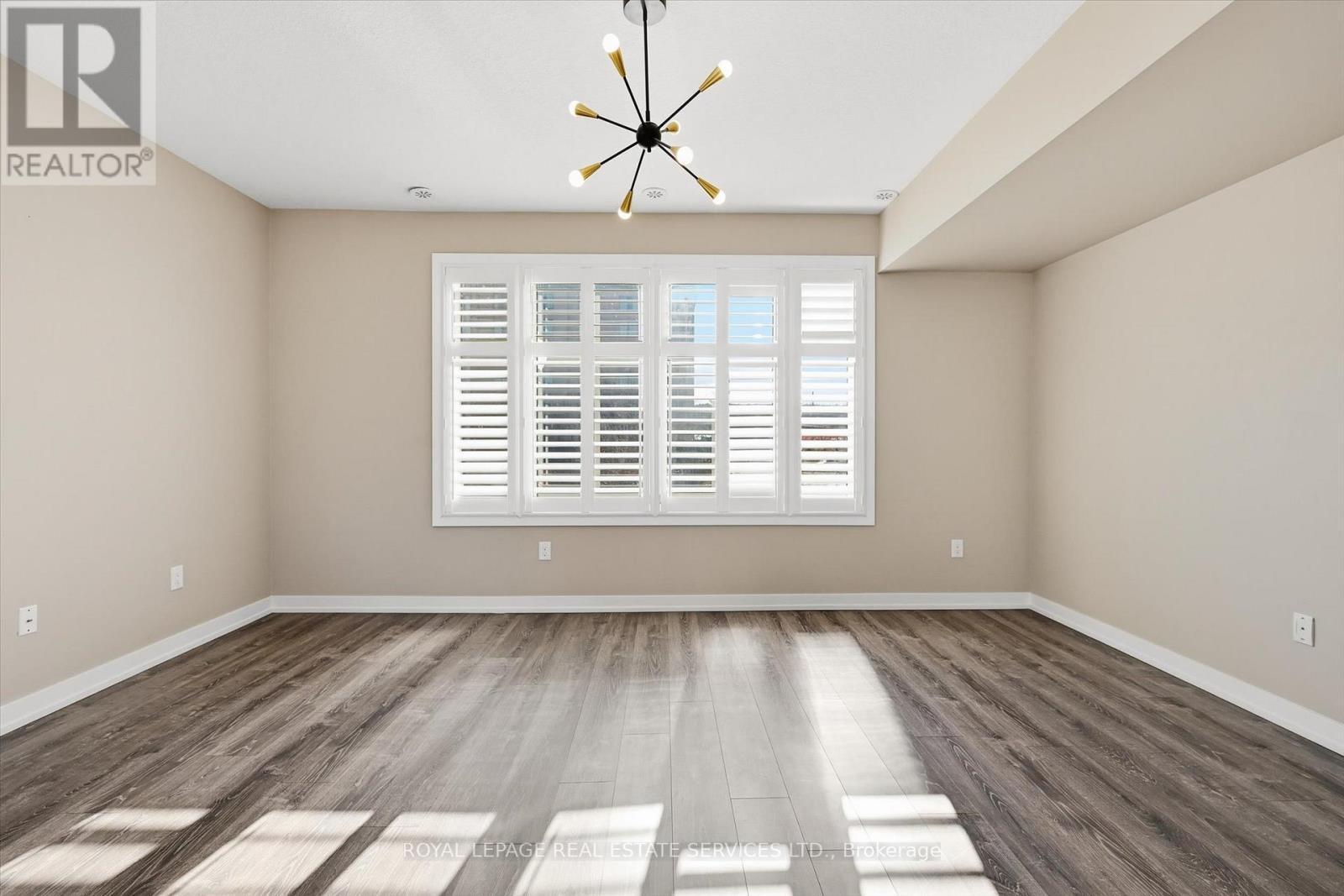 Expansive Living Room with Laminate Flooring - 85 Esplanade Lane, Grimsby, ON - Indoor Photo Showing Other Room
