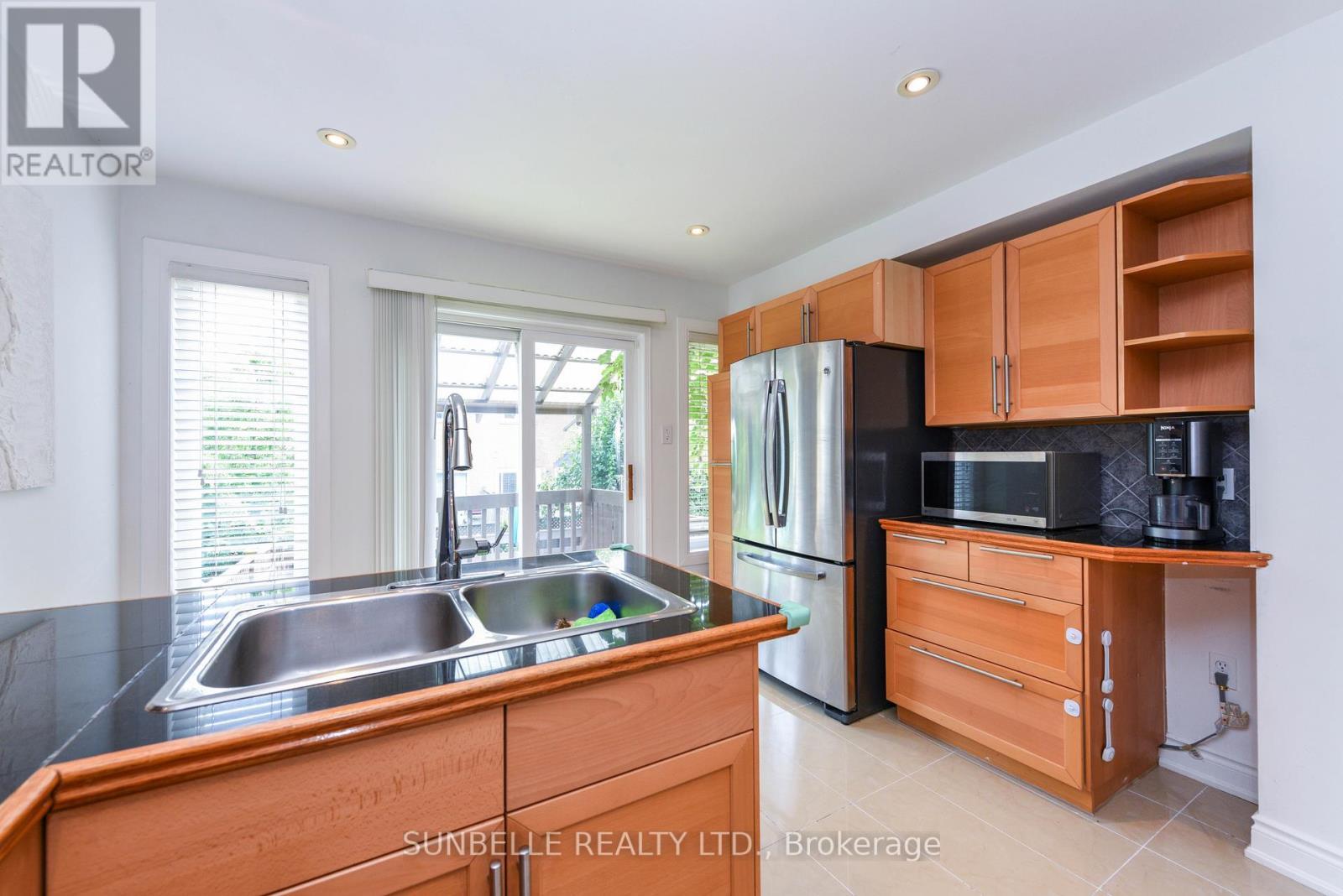 3826 Allcroft Road, Mississauga, ON - Indoor Photo Showing Kitchen With Double Sink