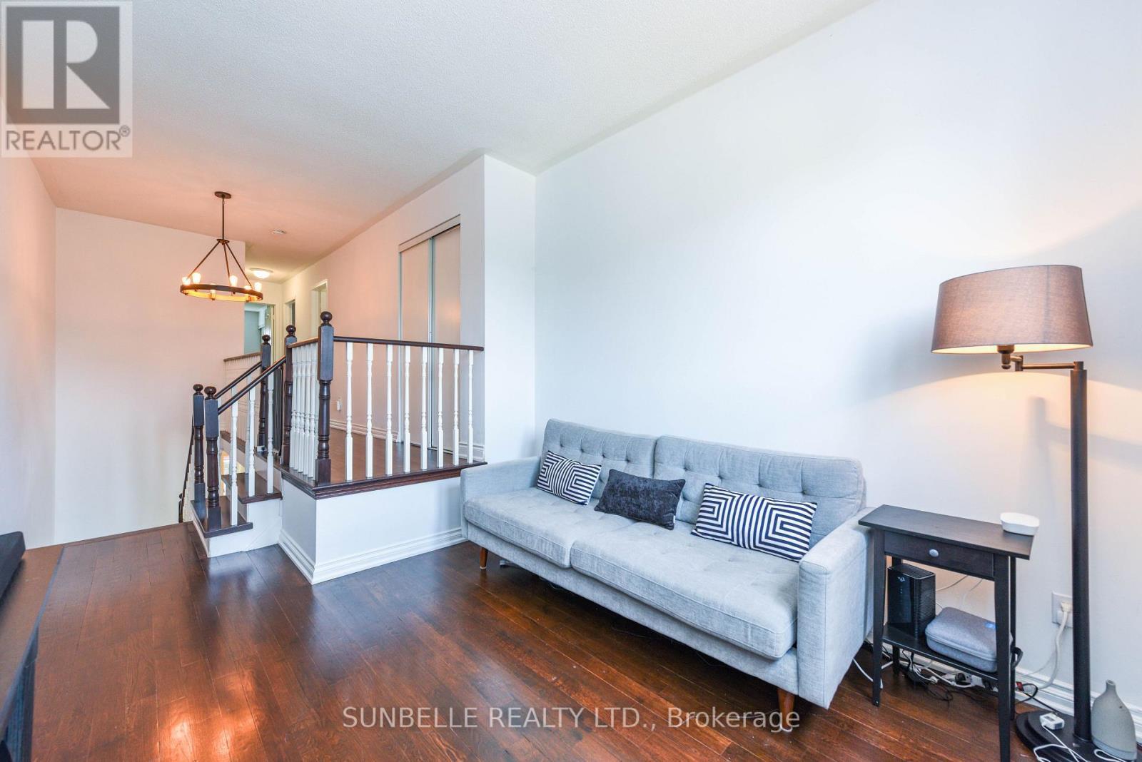 3826 Allcroft Road, Mississauga, ON - Indoor Photo Showing Living Room