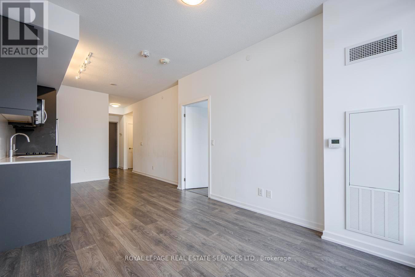 1006 - 32 Forest Manor Road, Toronto, ON - Indoor
