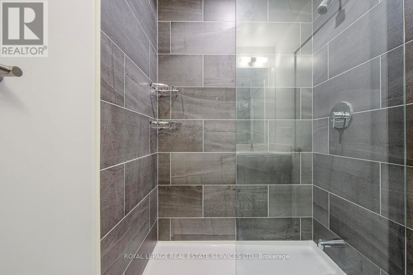 1006 - 32 Forest Manor Road, Toronto, ON - Indoor Photo Showing Bathroom