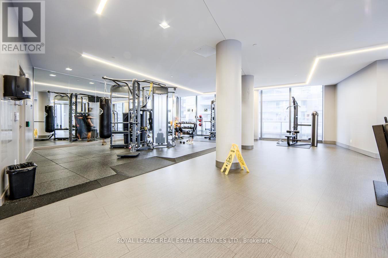 1006 - 32 Forest Manor Road, Toronto, ON - Indoor Photo Showing Gym Room