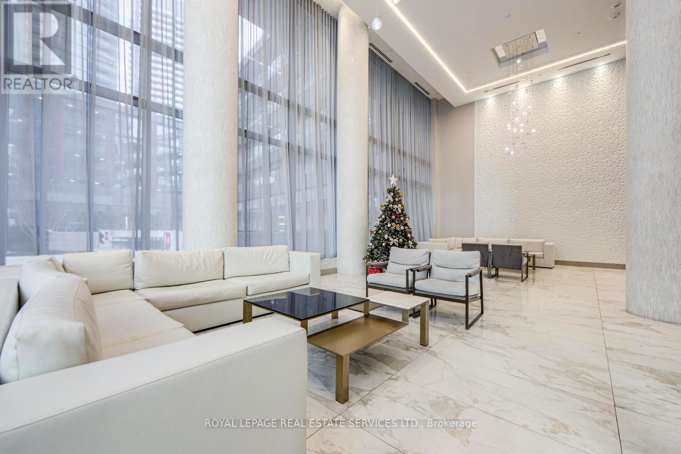 1006 - 32 Forest Manor Road, Toronto, ON - Indoor Photo Showing Other Room